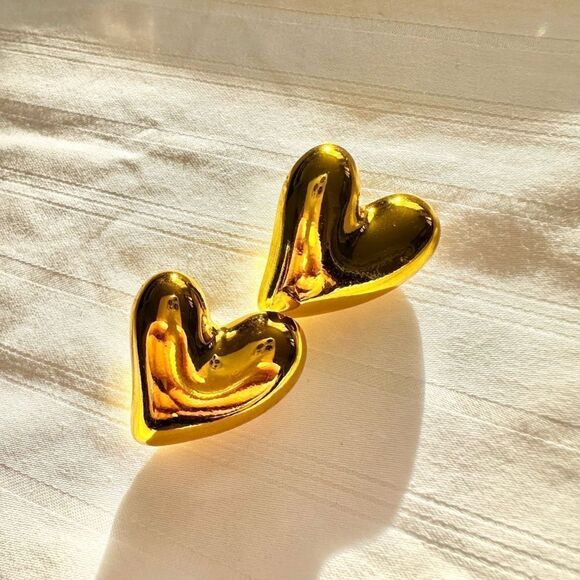 Chrome yellow heart stud earrings - Picture 1 of 2